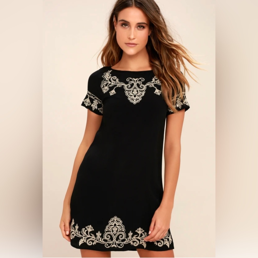 Lulu’s - Tale to Tell Embroidered Shift Dress - Sz M
